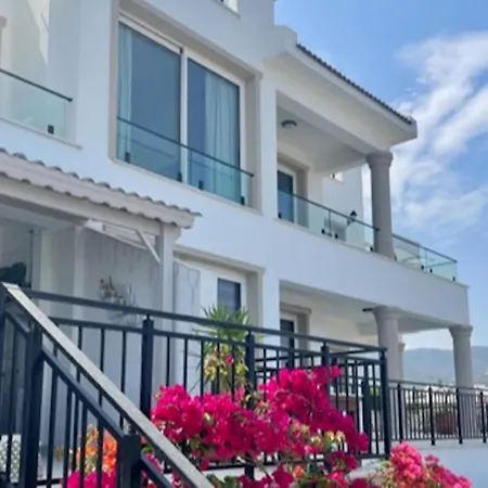 Tasteful With Immaculate Seaview Apartment *