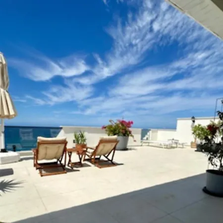 Tasteful With Immaculate Seaview Lejlighed